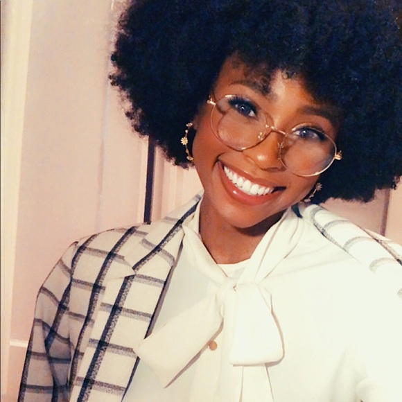 Meet Your Posher, Tori!🌻 - Picture 2 of 8